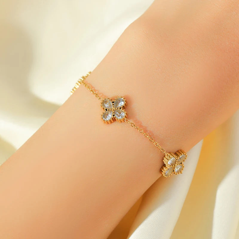Glam Clover Gem
